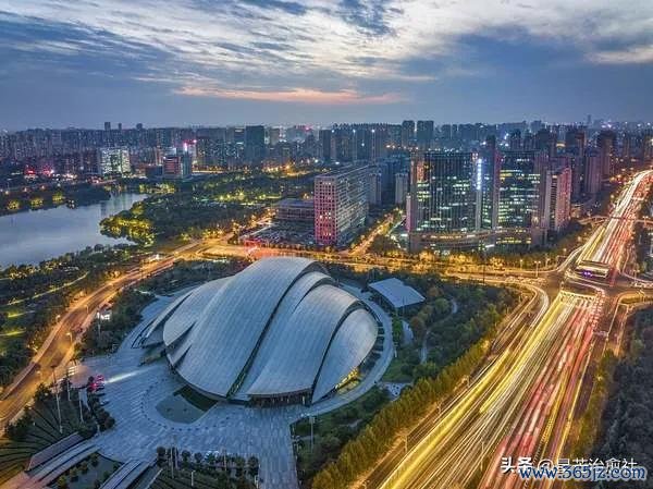 合肥夜景，这座城市的产业野心远比表面上看到的更深